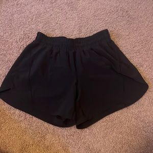 Lululemon track that mid rise lined shorts 5’ black